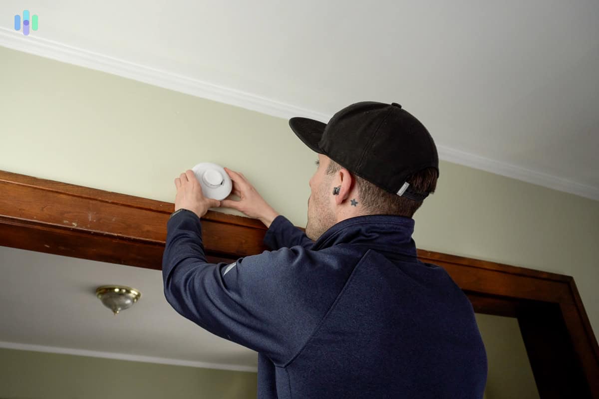 Installing the Cove Smoke Detector Installing the Cove Smoke Detector